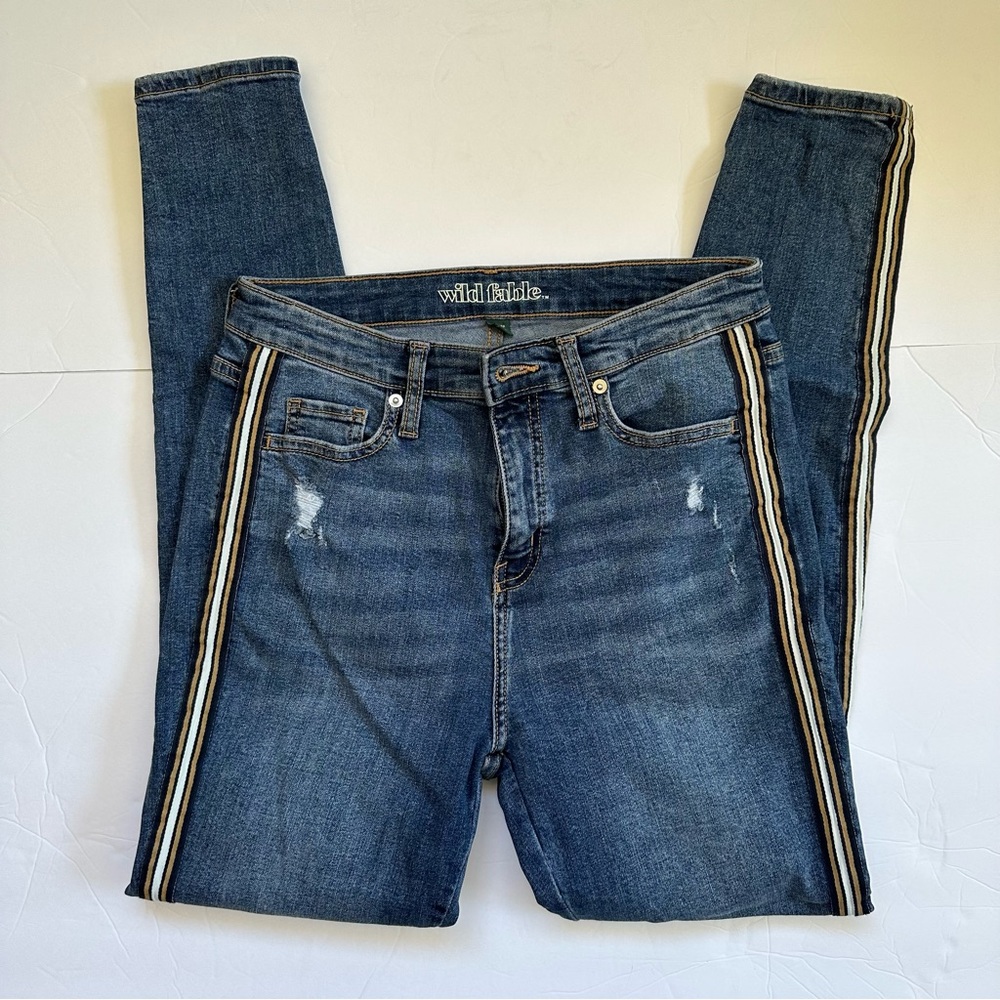 Wild Fable high rise skinny jeans with navy tan white stripe. Size 6 28R